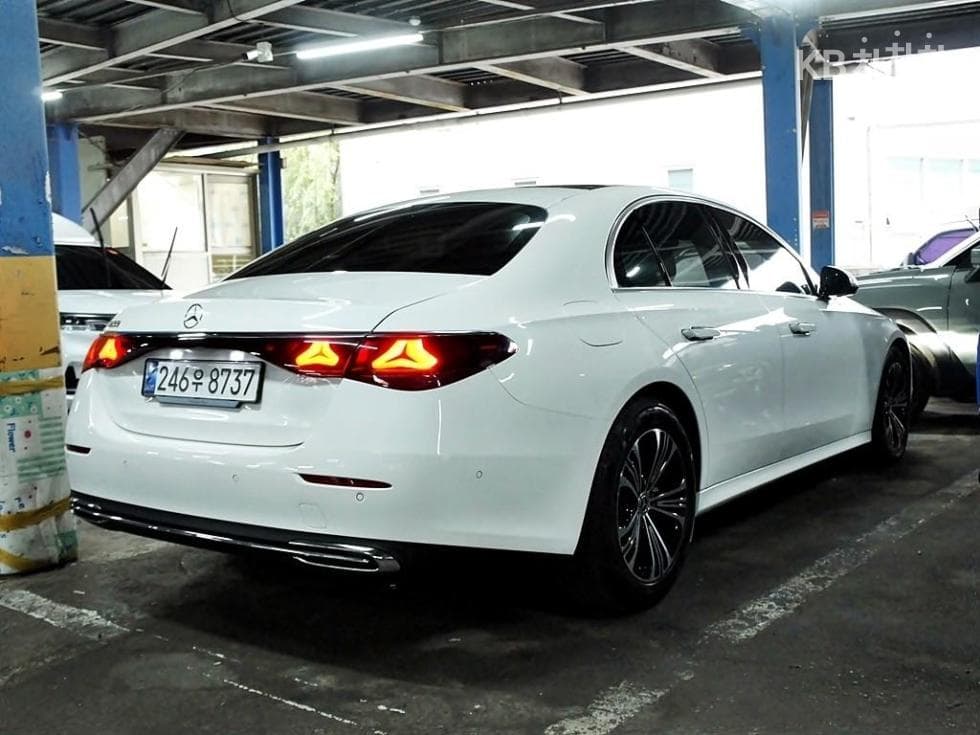 Mercedes-Benz - E-Class | E200 Avantgarde 4