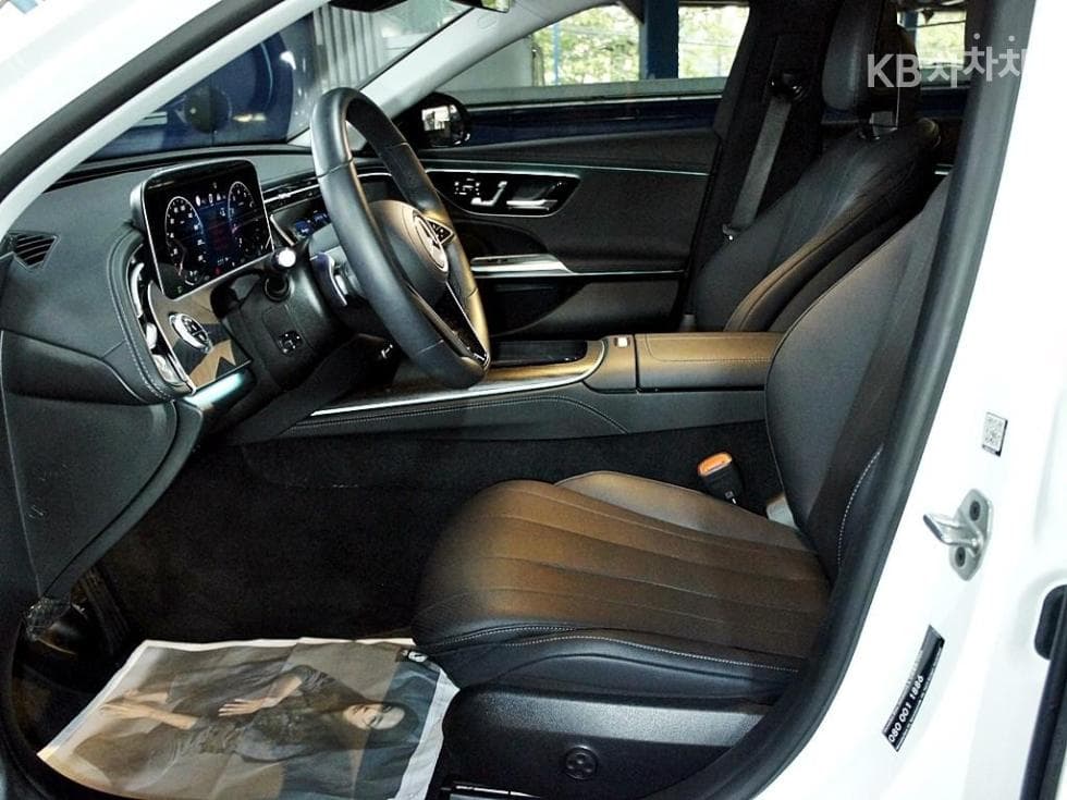 Mercedes-Benz - E-Class | E200 Avantgarde 5