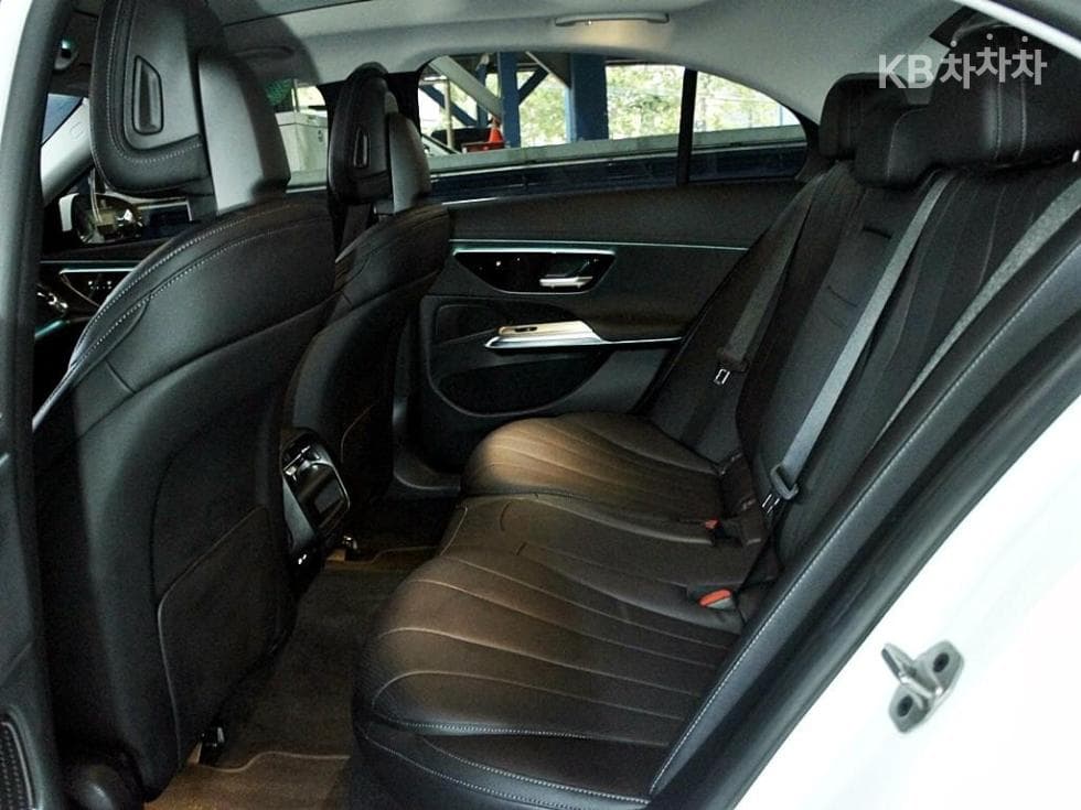 Mercedes-Benz - E-Class | E200 Avantgarde 6