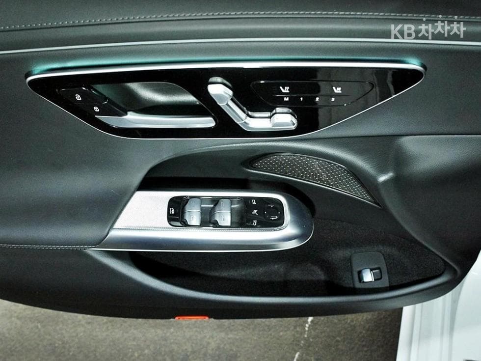 Mercedes-Benz - E-Class | E200 Avantgarde 12