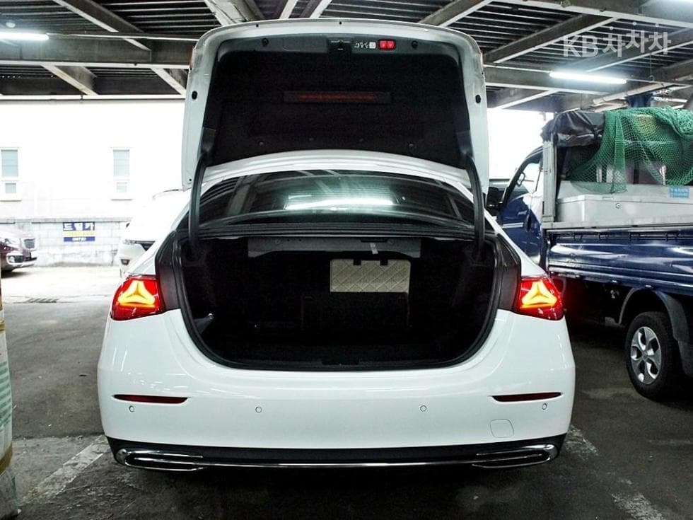 Mercedes-Benz - E-Class | E200 Avantgarde 18