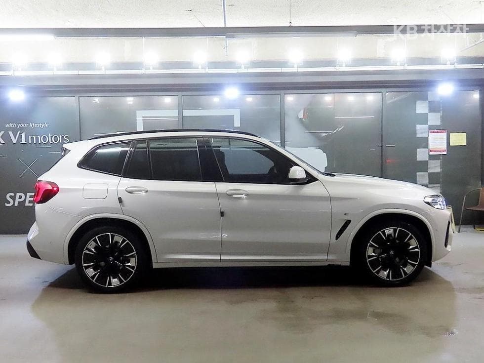 BMW - X3M | iX3 Sport Package 3