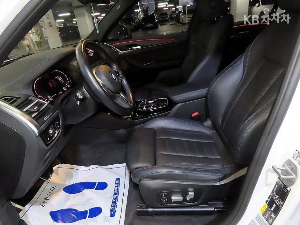 BMW - X3M | iX3 Sport Package 6
