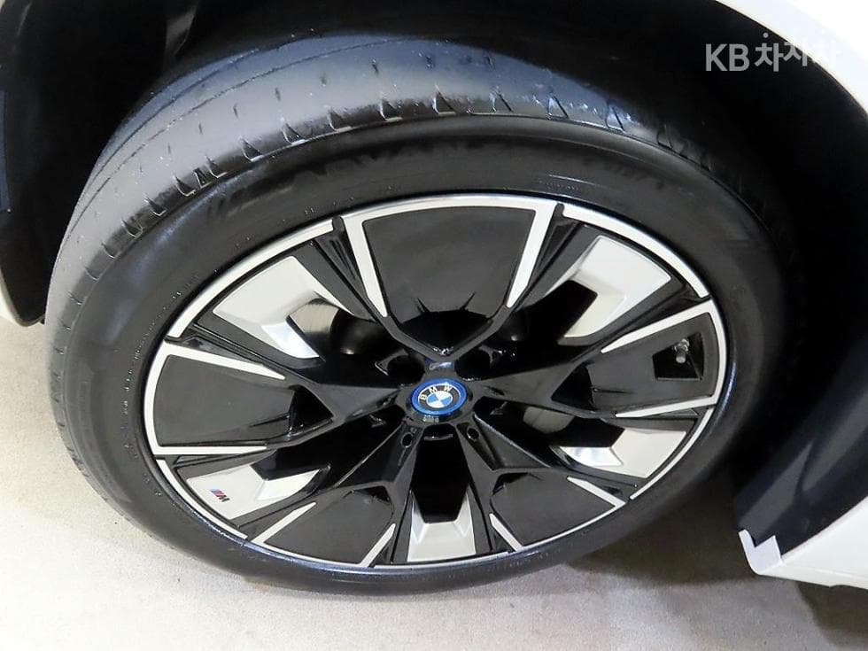 BMW - X3M | iX3 Sport Package 20