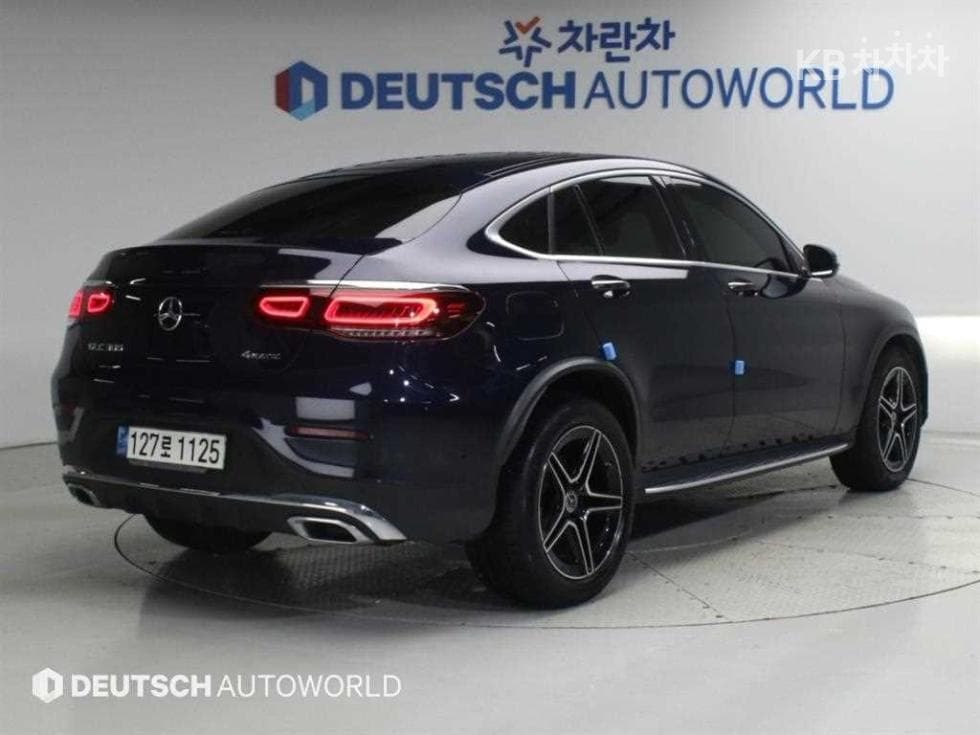 Mercedes-Benz - GLC-Class | 300 4Matic Coupe Premium 2