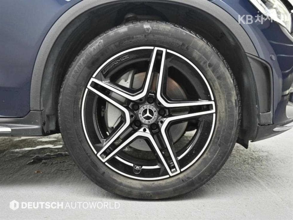 Mercedes-Benz - GLC-Class | 300 4Matic Coupe Premium 5