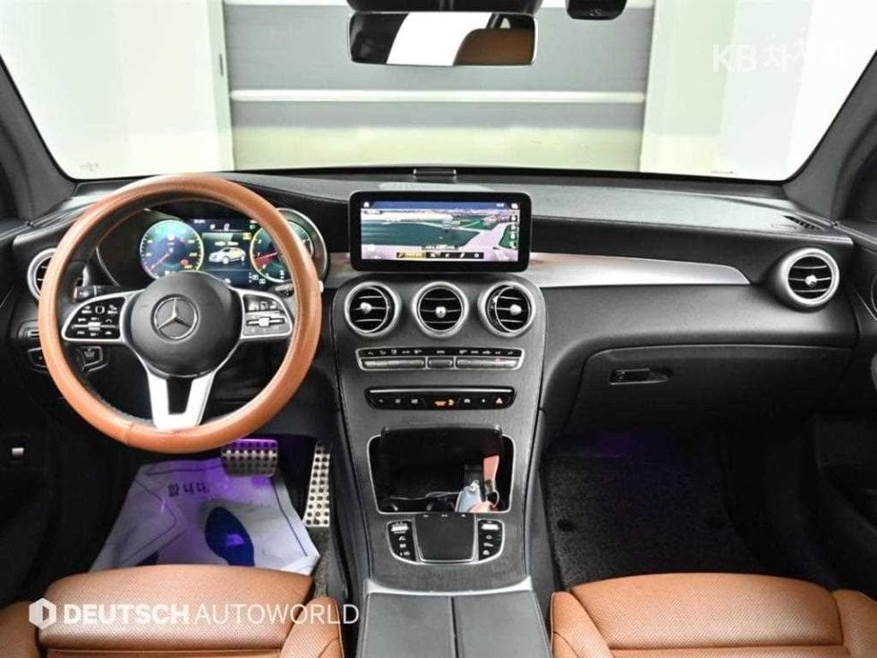 Mercedes-Benz - GLC-Class | 300 4Matic Coupe Premium 7