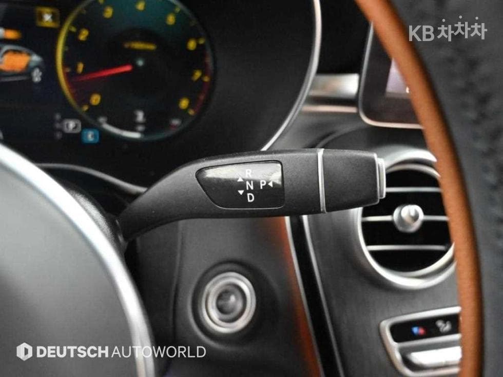 Mercedes-Benz - GLC-Class | 300 4Matic Coupe Premium 9