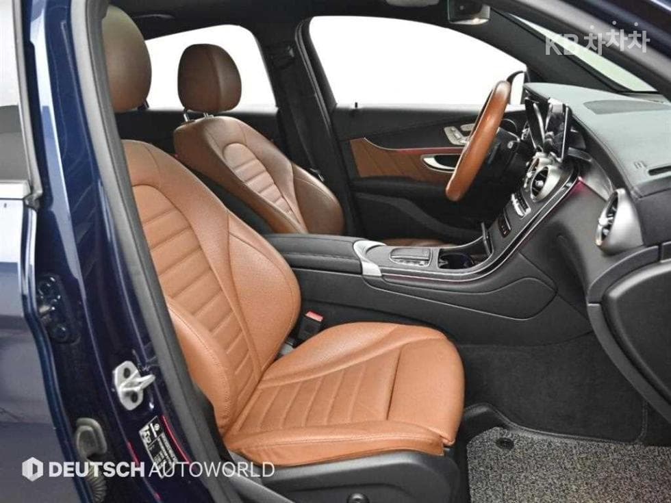 Mercedes-Benz - GLC-Class | 300 4Matic Coupe Premium 10
