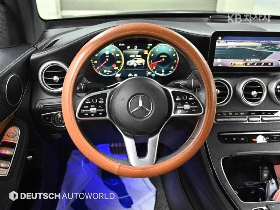 Mercedes-Benz - GLC-Class | 300 4Matic Coupe Premium 13