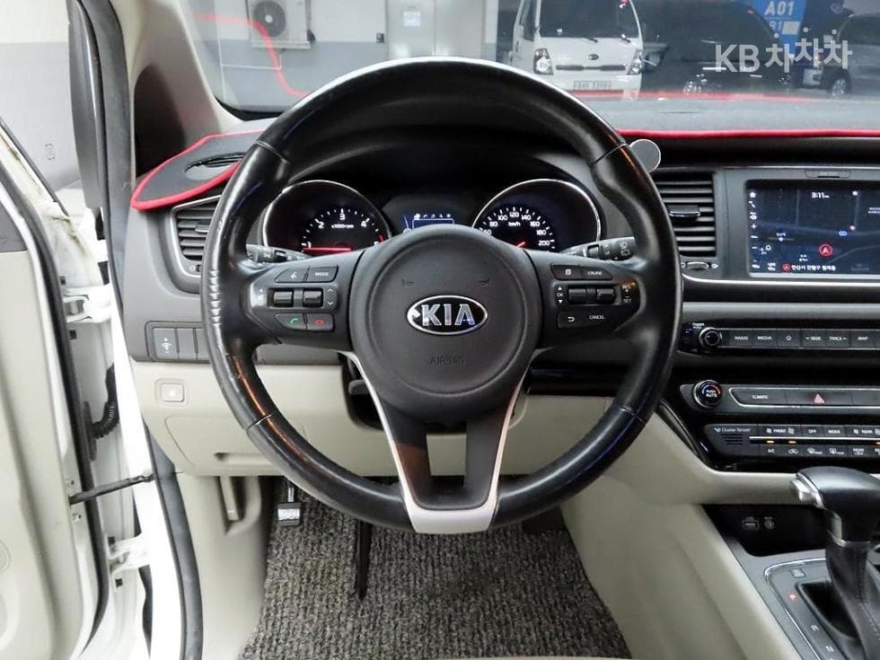 Kia - Карнивал | All New 9Seater 2.2 Diesel Luxury 8