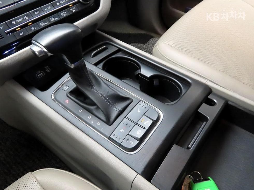 Kia - Карнивал | All New 9Seater 2.2 Diesel Luxury 11
