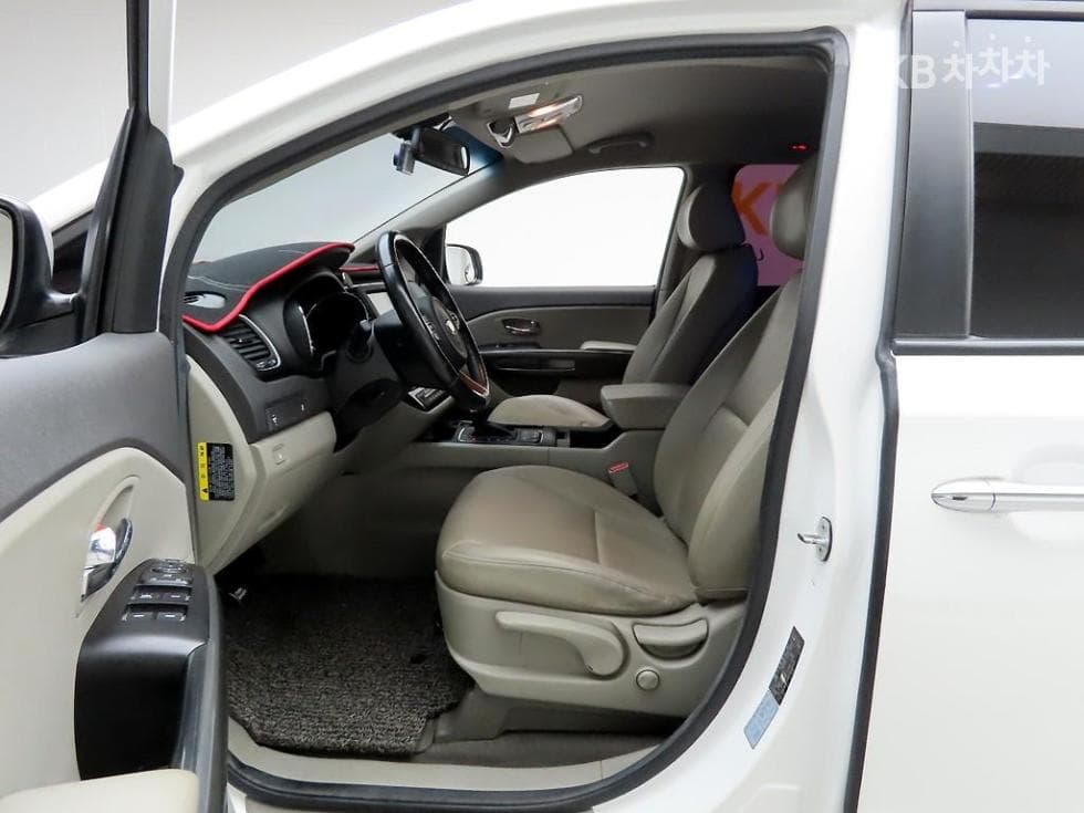 Kia - Карнивал | All New 9Seater 2.2 Diesel Luxury 13