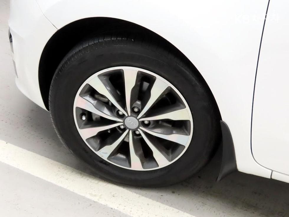 Kia - Карнивал | All New 9Seater 2.2 Diesel Luxury 19