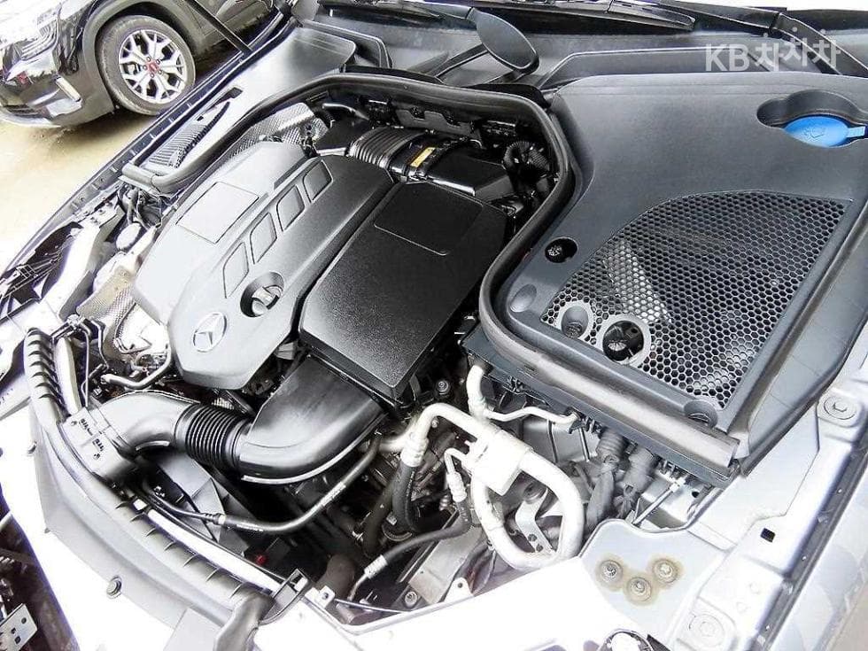Mercedes-Benz - E-Class | E220 Exclusive 19