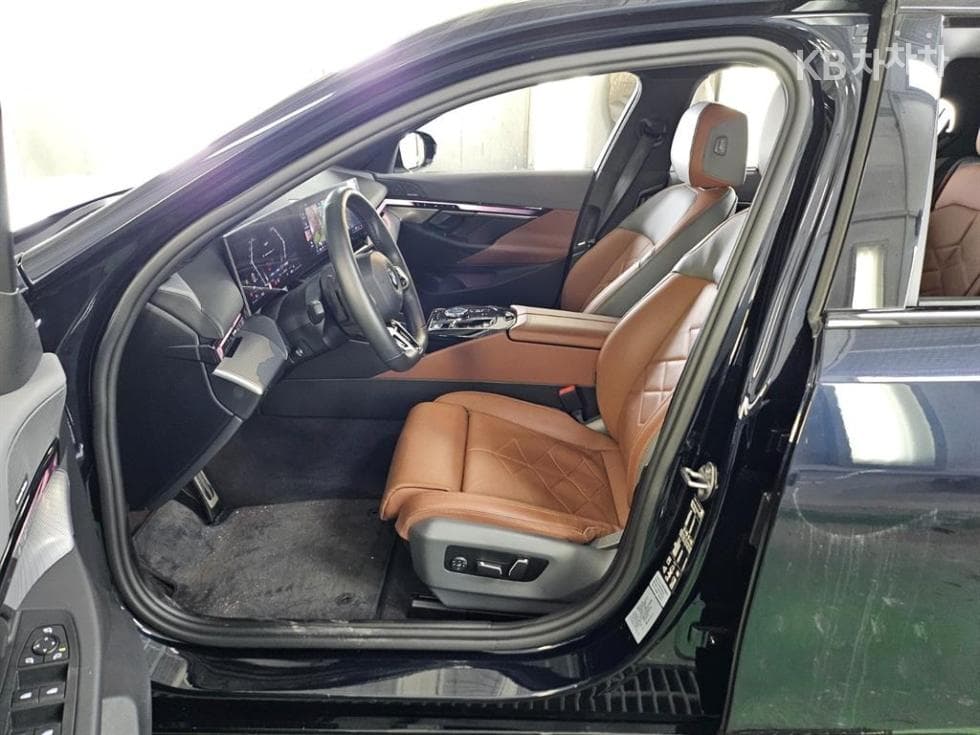 BMW - 5-Series | New 530 xDrive M Sport 12