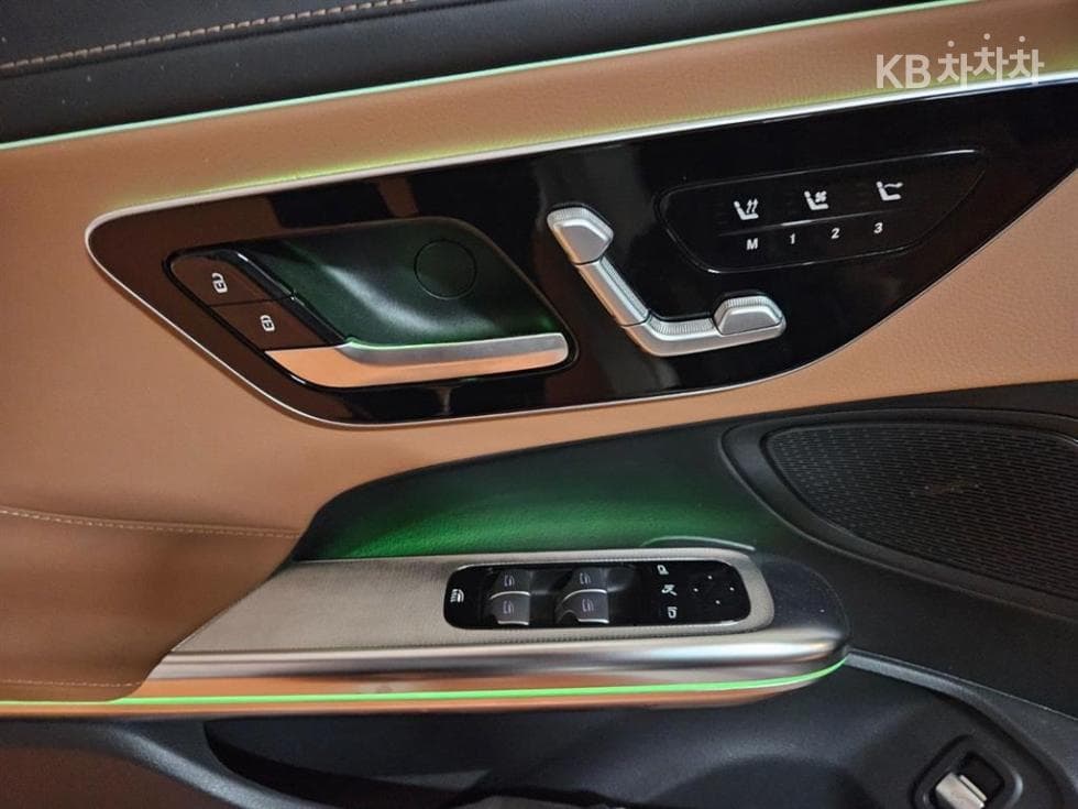 Mercedes-Benz - CLE-Class | 200 Cabriolet Base 10