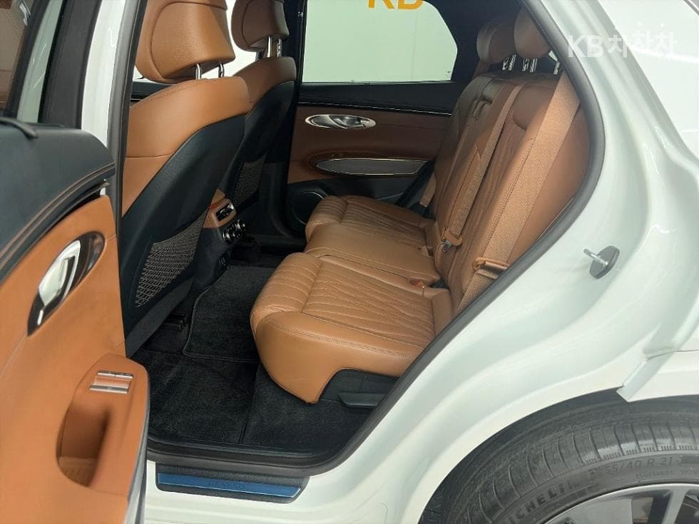 Genesis - GV70 | Gasoline 2.5T AWD 12