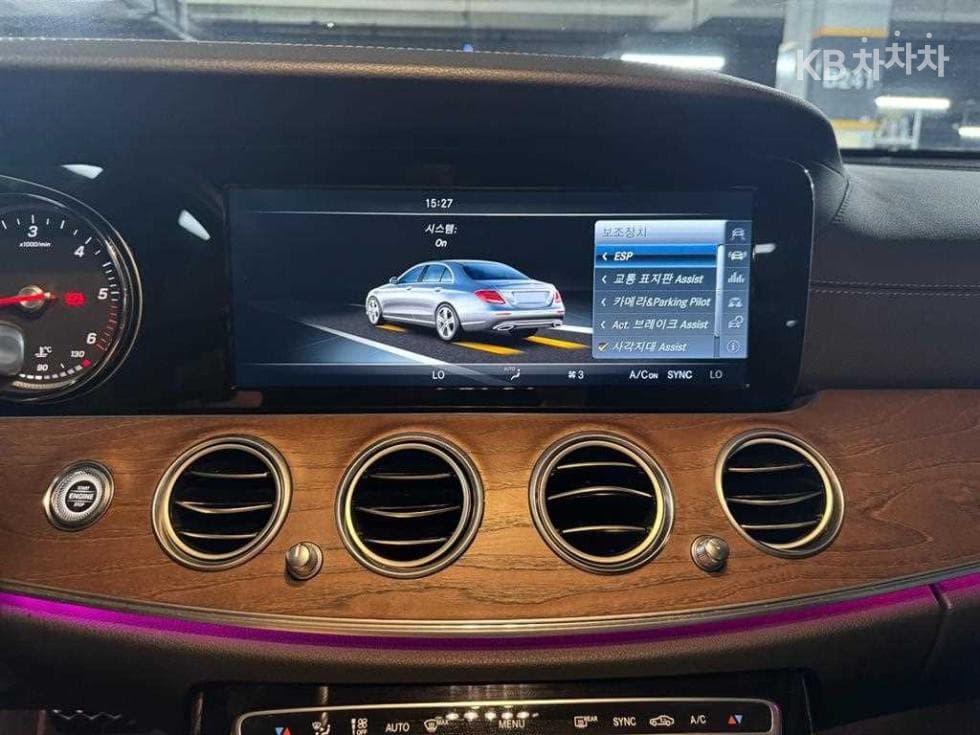 Mercedes-Benz - E-Class | E220 Exclusive 13