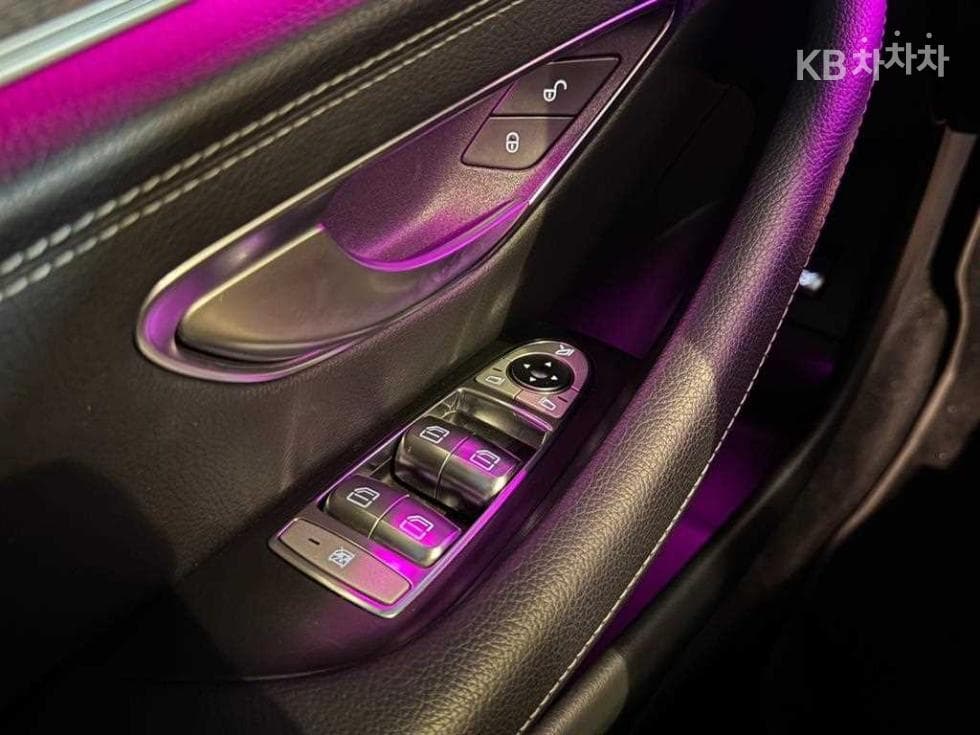 Mercedes-Benz - E-Class | E220 Exclusive 16
