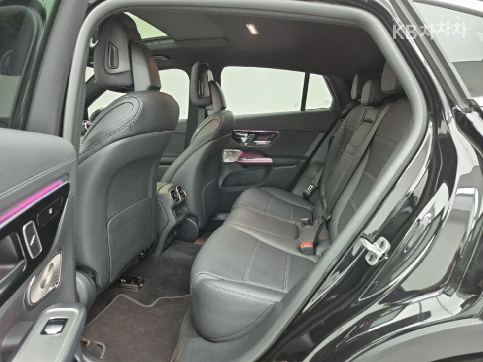 Mercedes-Benz - GLC-Class | 300 4Matic Coupe Avantgarde 12