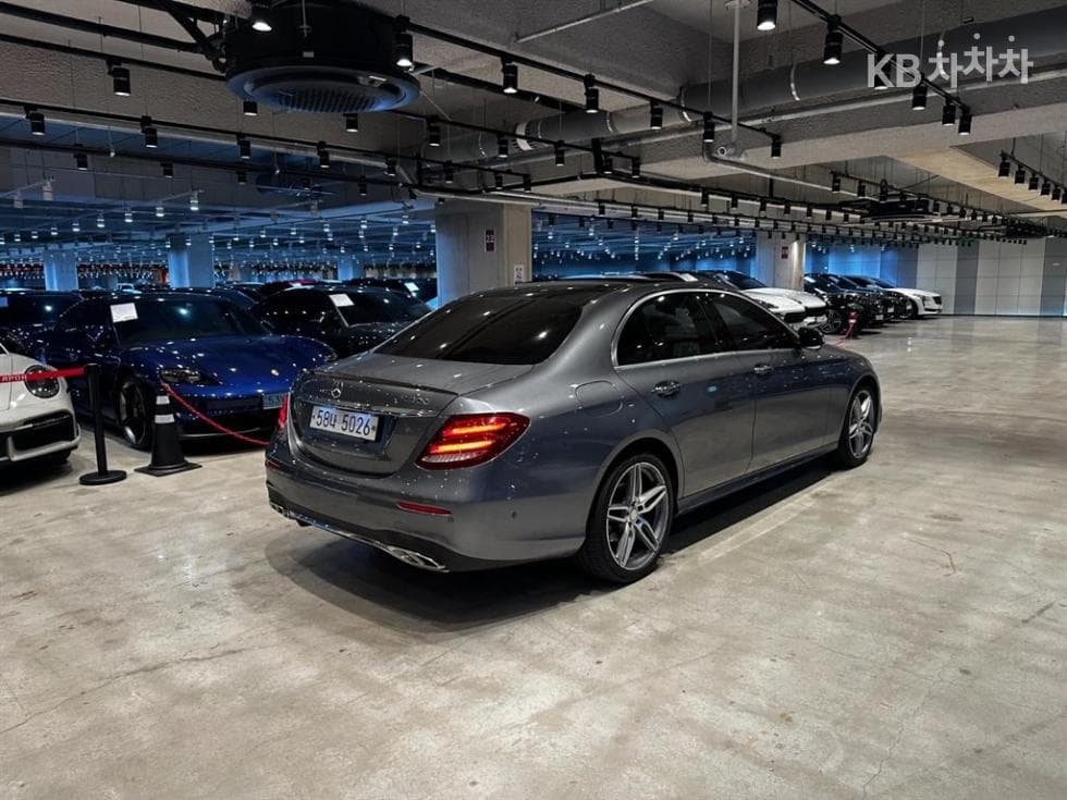 مرسيدس - E-Class | E300 AMG Line 4