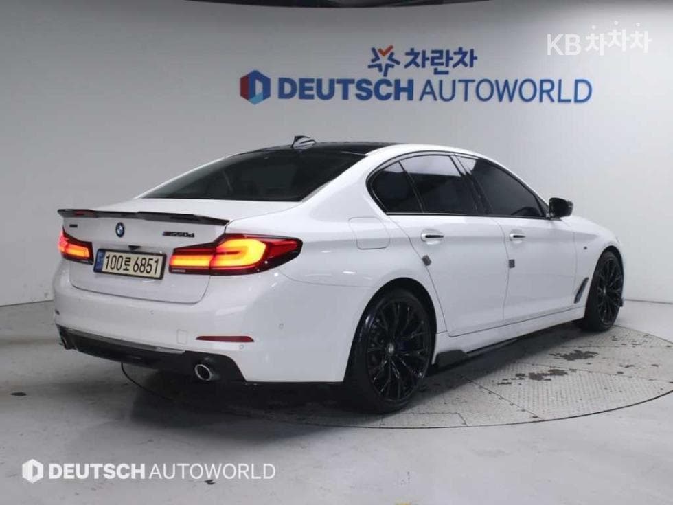 BMW - 5-Series | All New 520 Luxury Special Edition 2