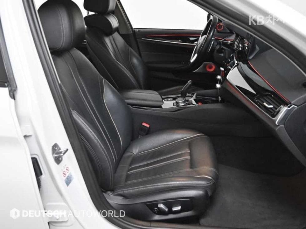 BMW - 5-Series | All New 520 Luxury Special Edition 10