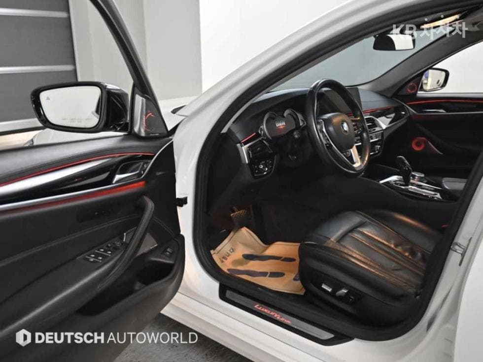 BMW - 5-Series | All New 520 Luxury Special Edition 11