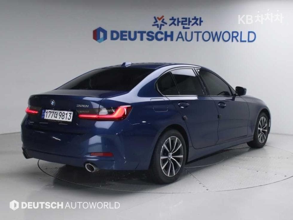 BMW - 3-Series | 320 Base 2