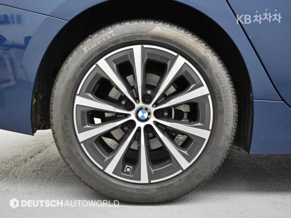 BMW - 3-Series | 320 Base 5