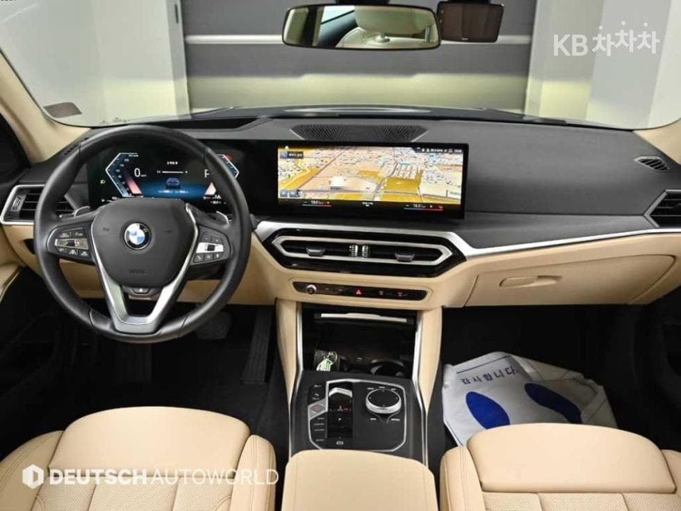 BMW - 3-Series | 320 Base 7