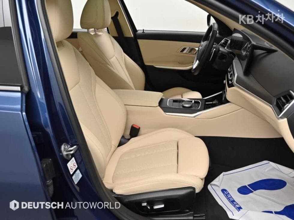 BMW - 3-Series | 320 Base 10