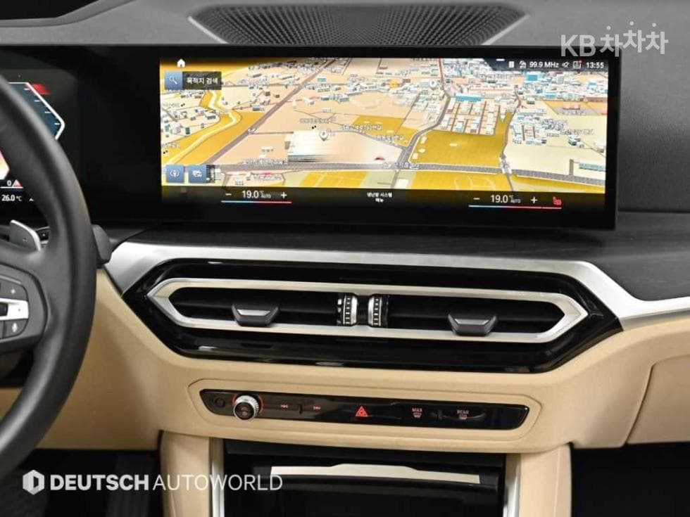 BMW - 3-Series | 320 Base 14