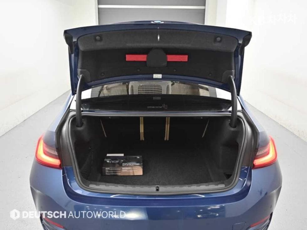 BMW - 3-Series | 320 Base 19