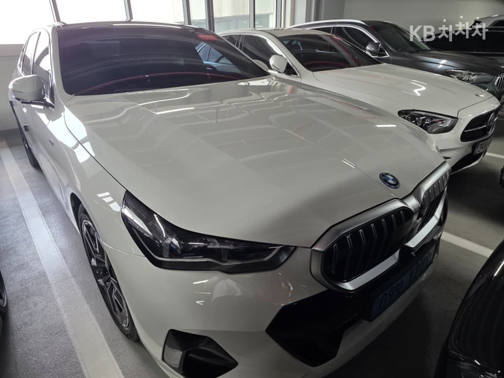 BMW i5