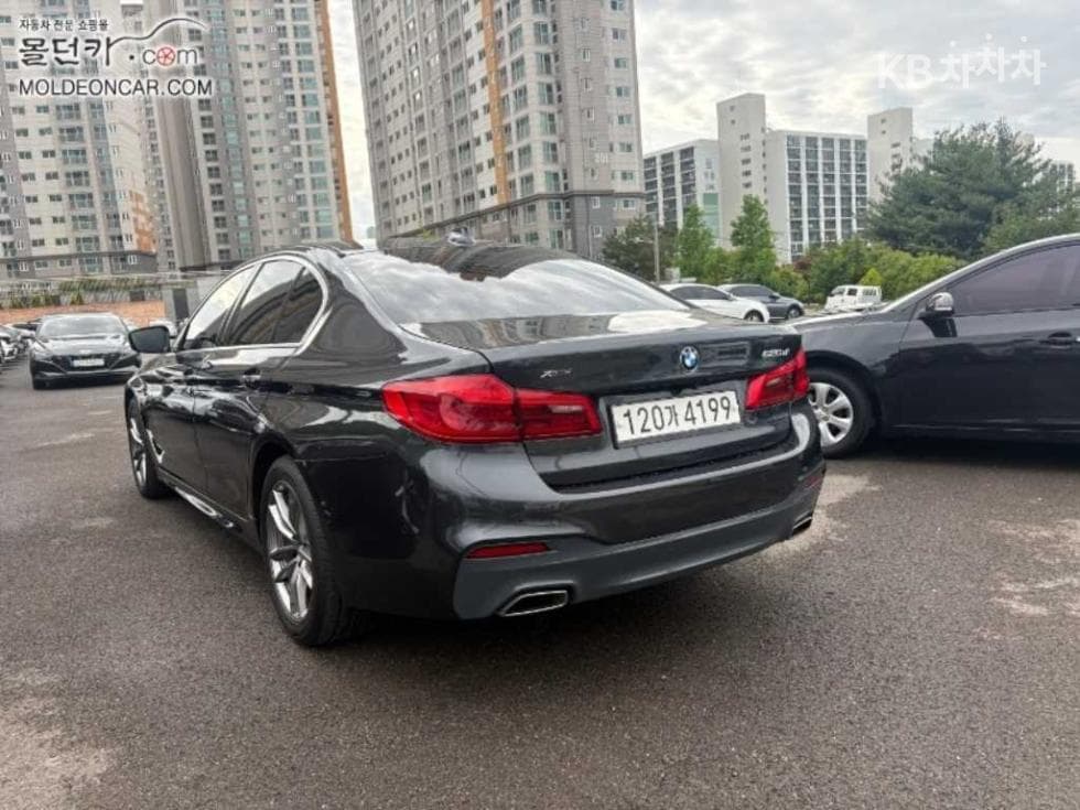 BMW - 5-Series | All New 520 xDrive M Sport Package Plus 2