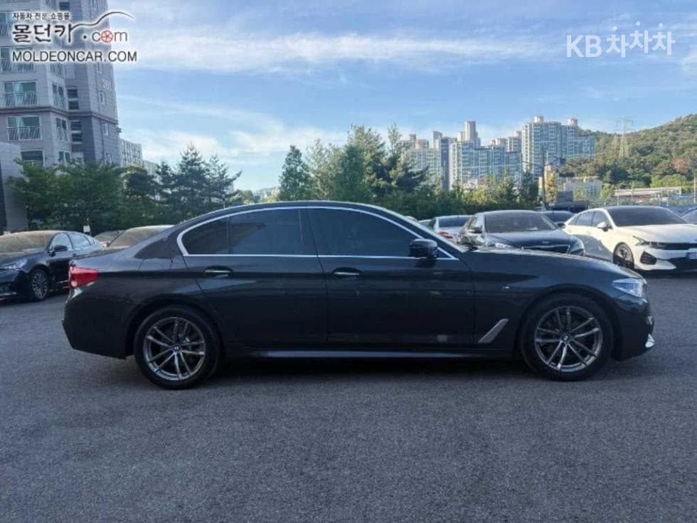 BMW - 5-Series | All New 520 xDrive M Sport Package Plus 4