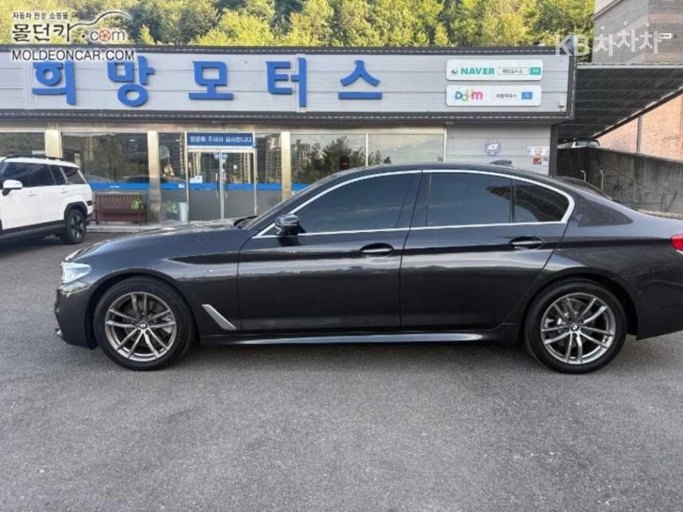 BMW - 5-Series | All New 520 xDrive M Sport Package Plus 6