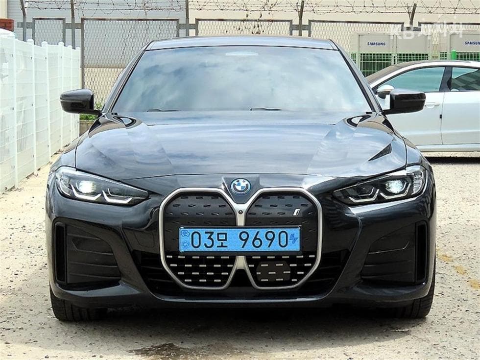 بي إم دبليو i4