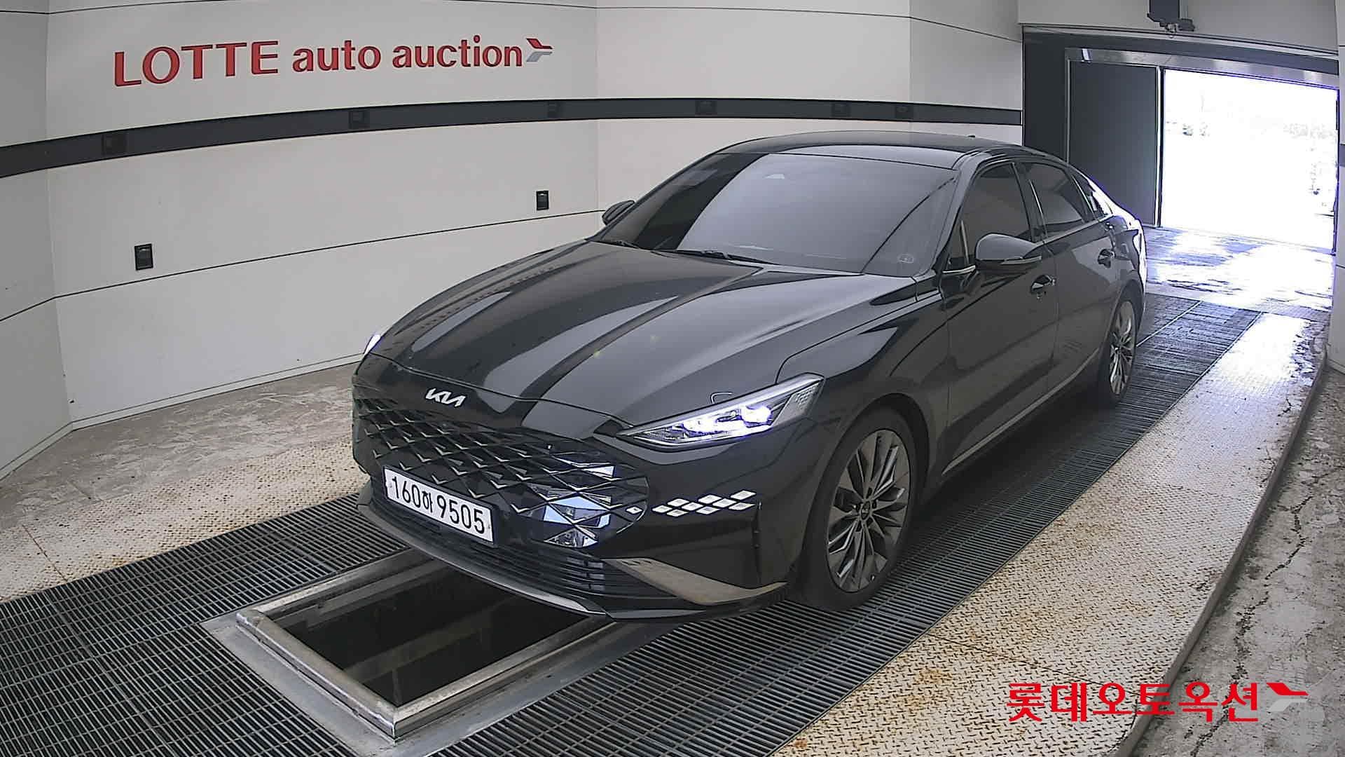 Kia - K8 | (G) 3.5 Platinum 3