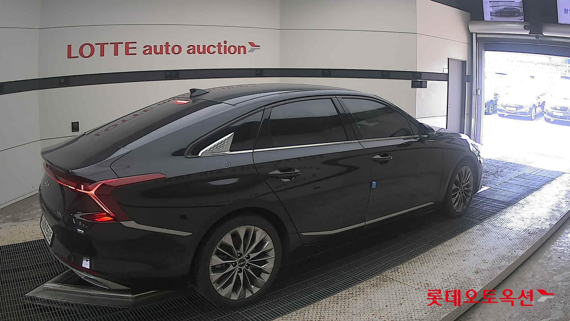 Kia - K8 | (G) 3.5 Platinum 14
