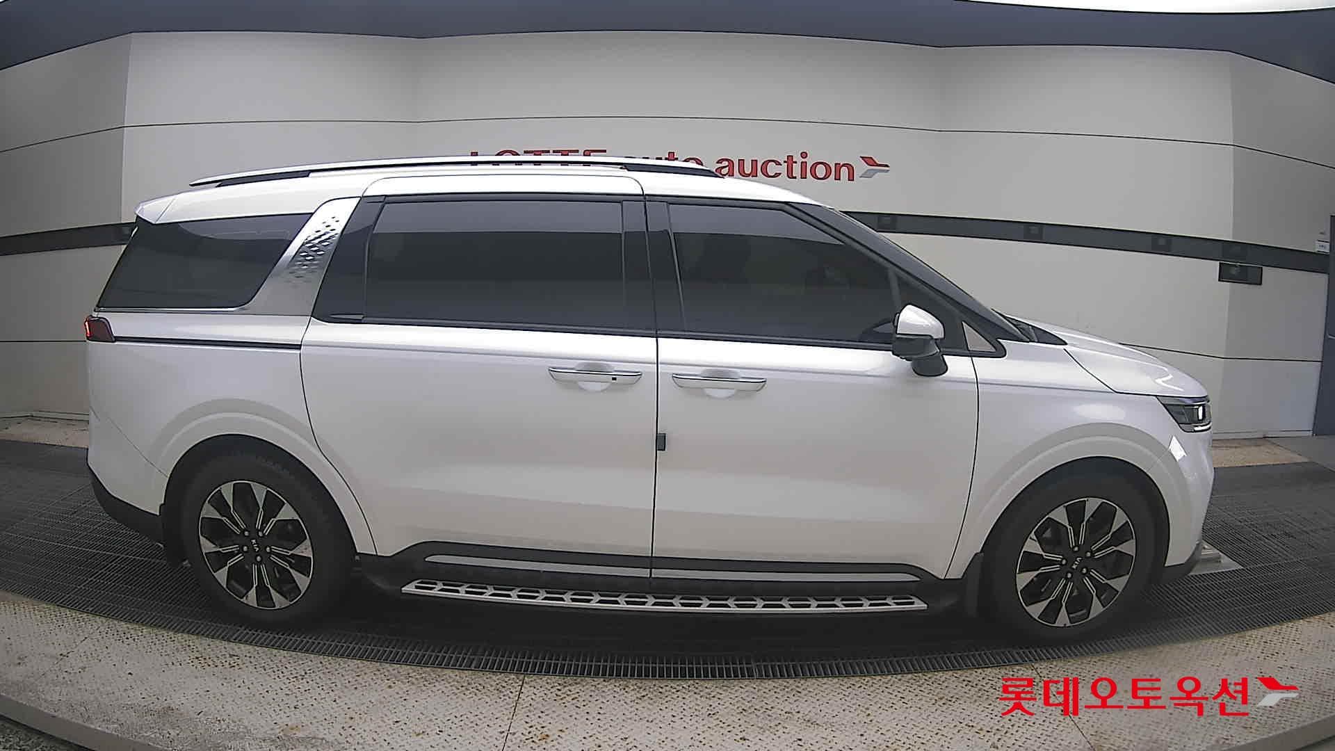 Kia - Carnival | KA4 (D)2.2 Signature 9 2WD AT 16