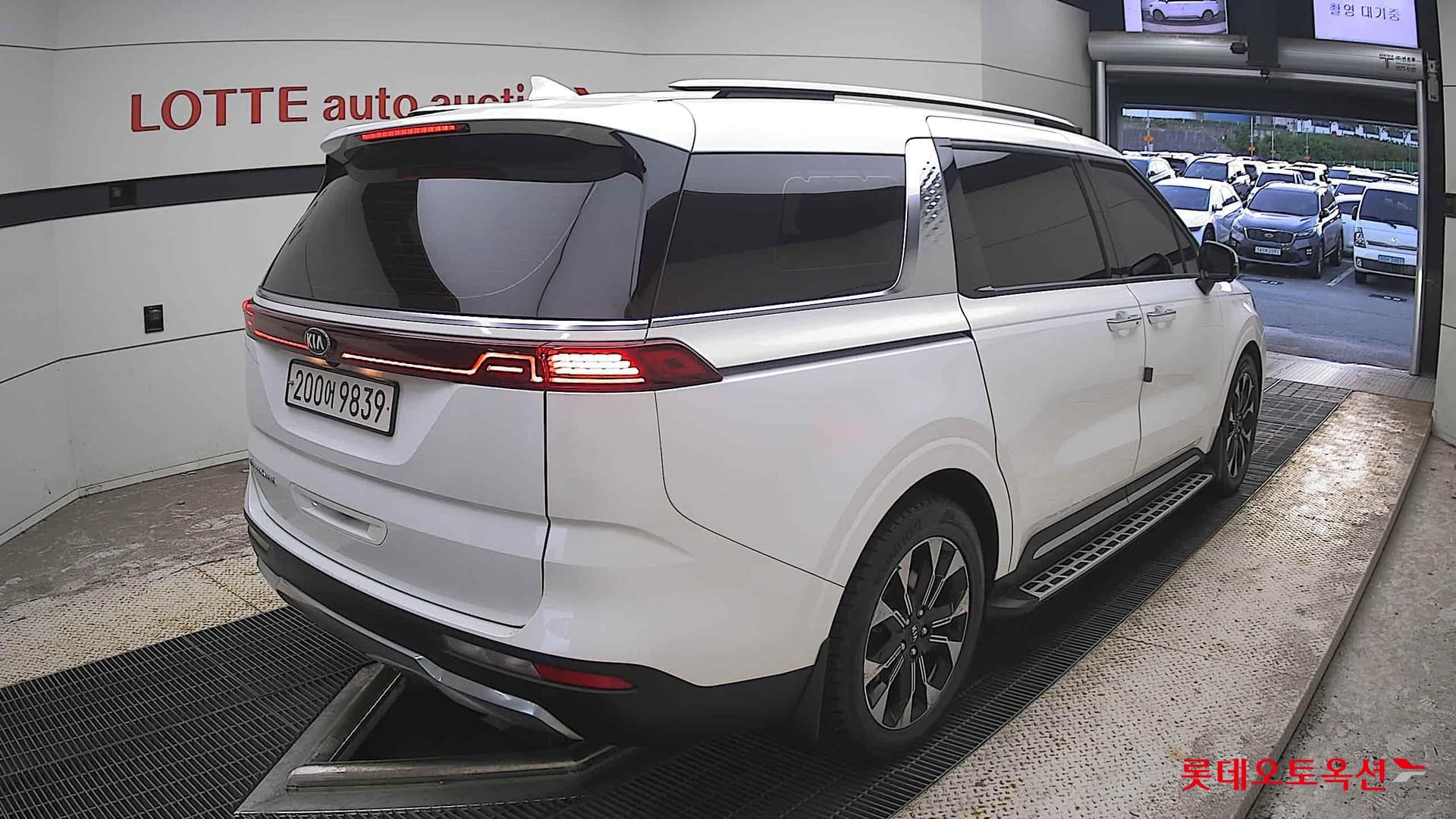 Kia - Carnival | KA4 (D)2.2 Signature 9 2WD AT 12