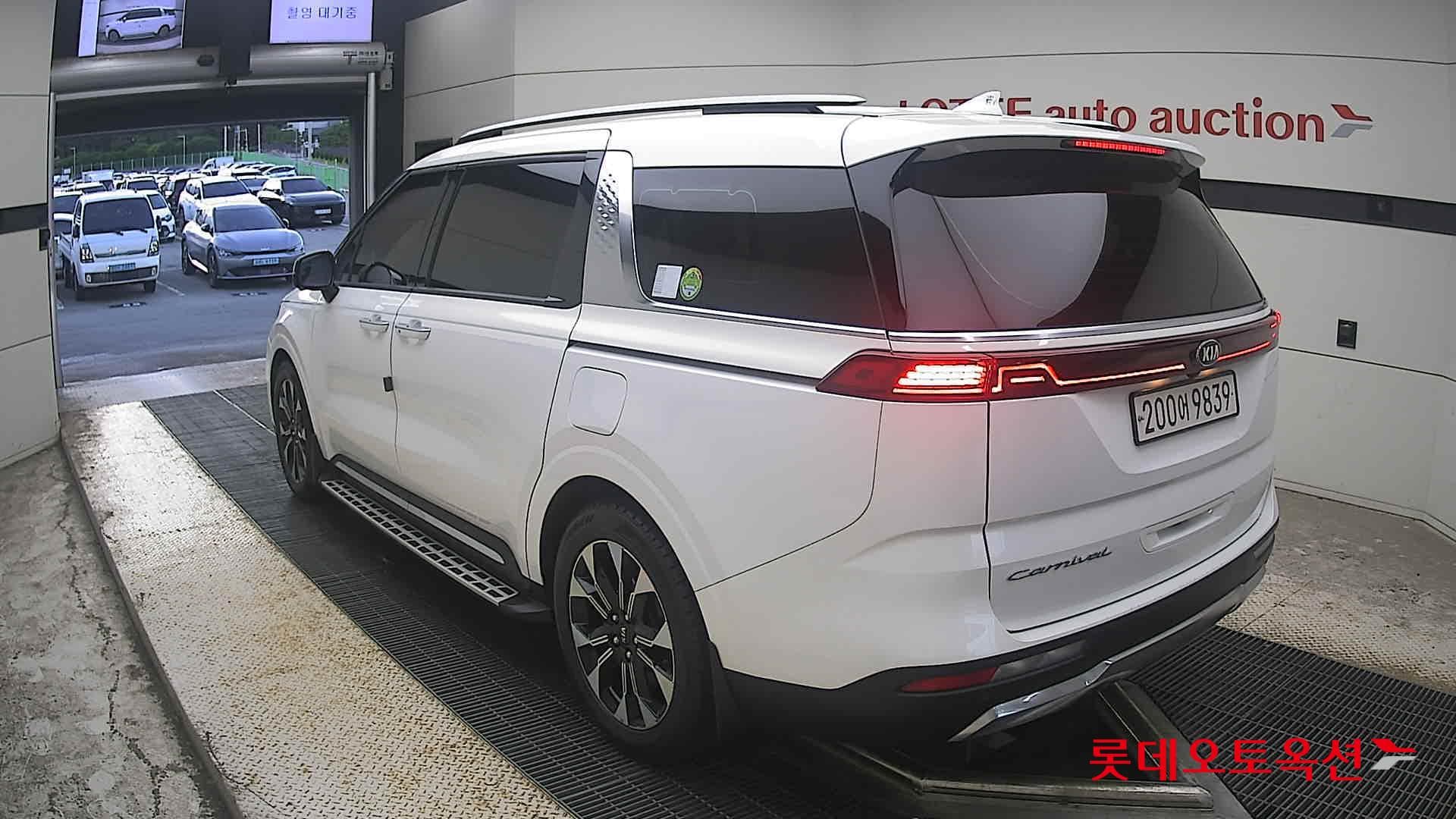 Kia - Carnival | KA4 (D)2.2 Signature 9 2WD AT 10