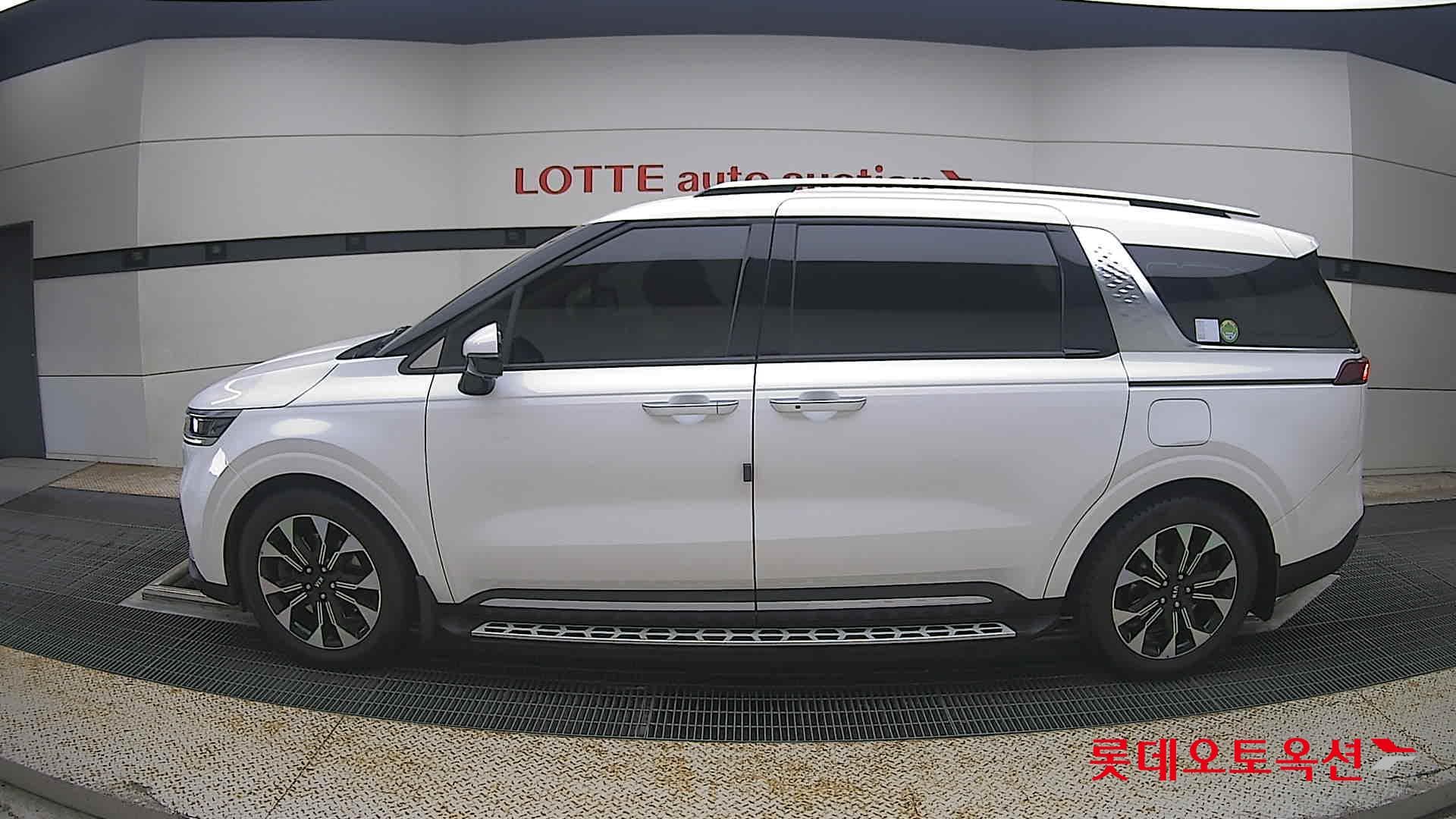 Kia - Carnival | KA4 (D)2.2 Signature 9 2WD AT 6