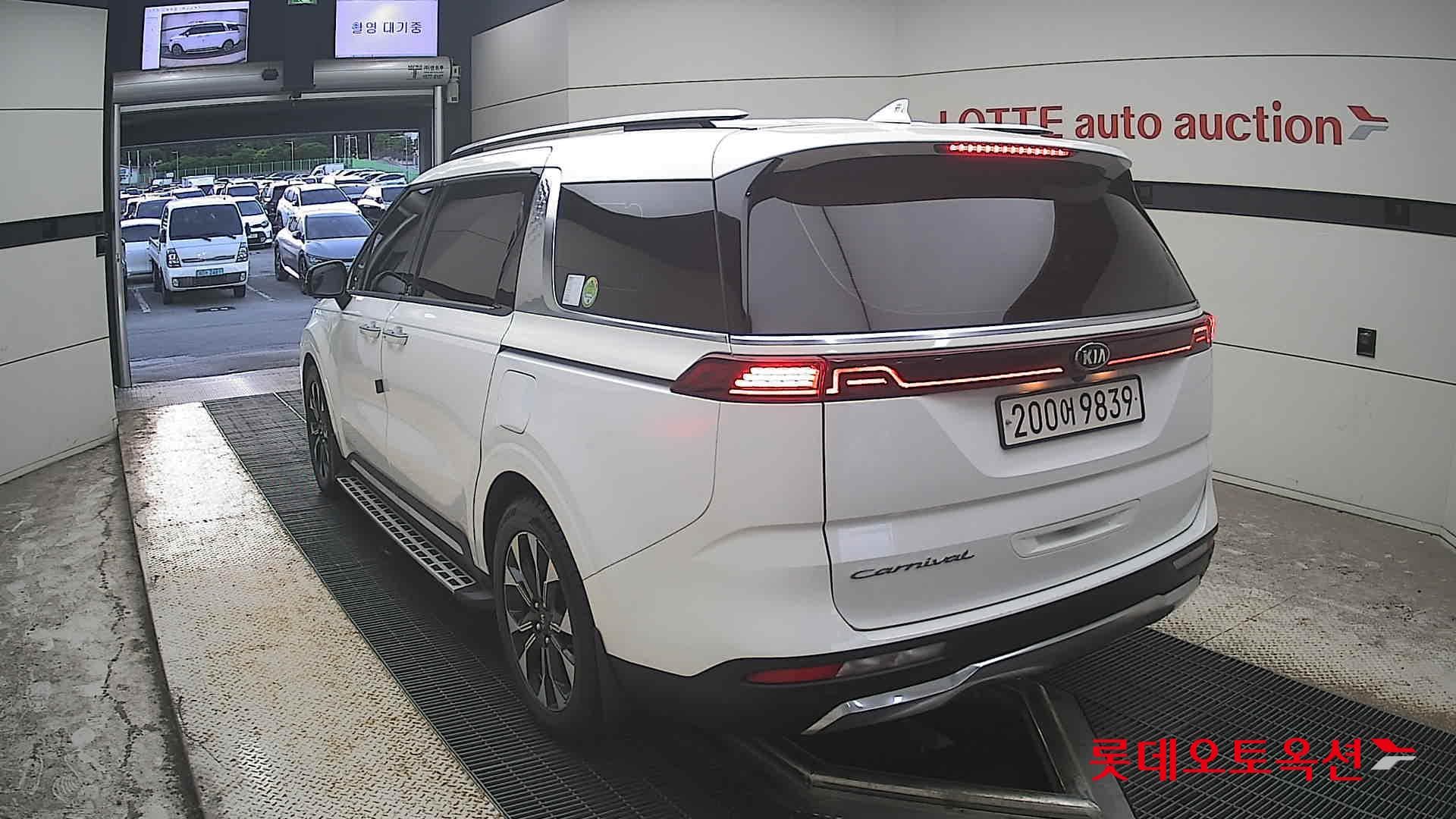 Kia - Carnival | KA4 (D)2.2 Signature 9 2WD AT 9