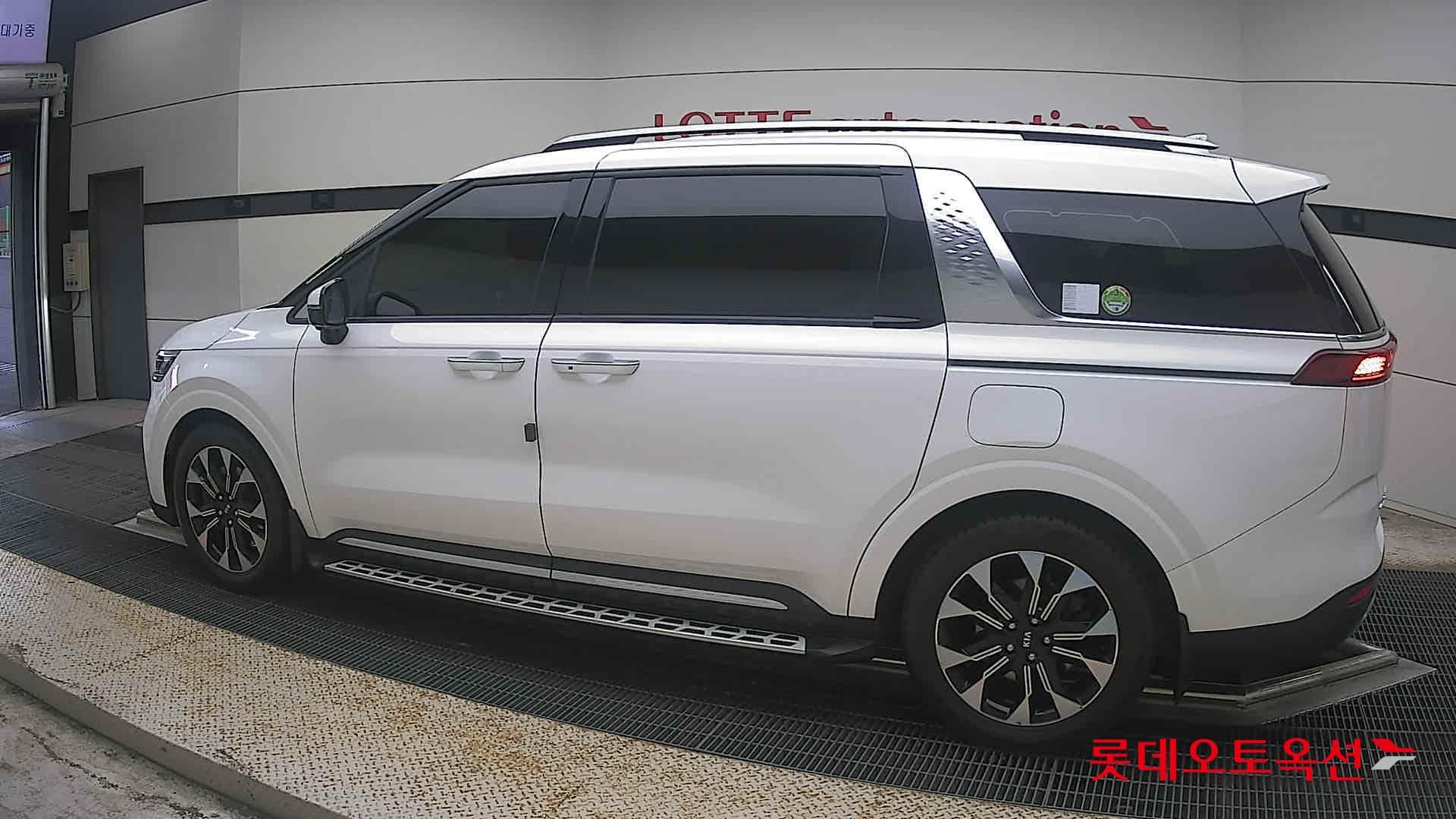 Kia - Carnival | KA4 (D)2.2 Signature 9 2WD AT 7