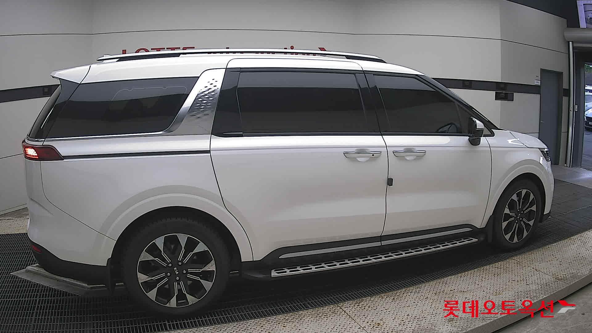 Kia - Carnival | KA4 (D)2.2 Signature 9 2WD AT 15