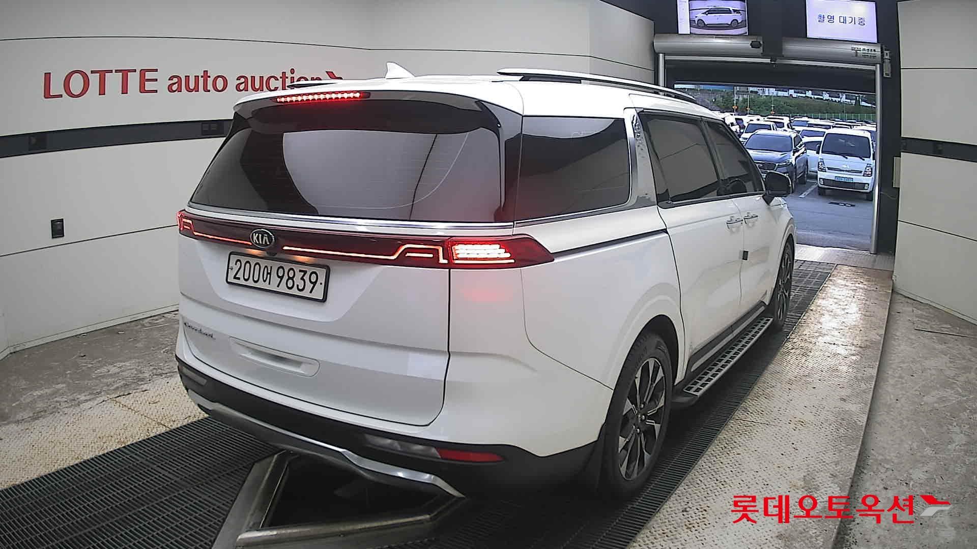 Kia - Carnival | KA4 (D)2.2 Signature 9 2WD AT 13